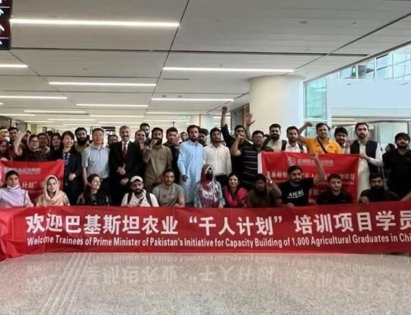 首批巴基斯坦农业专业人员抵达中国接受培训