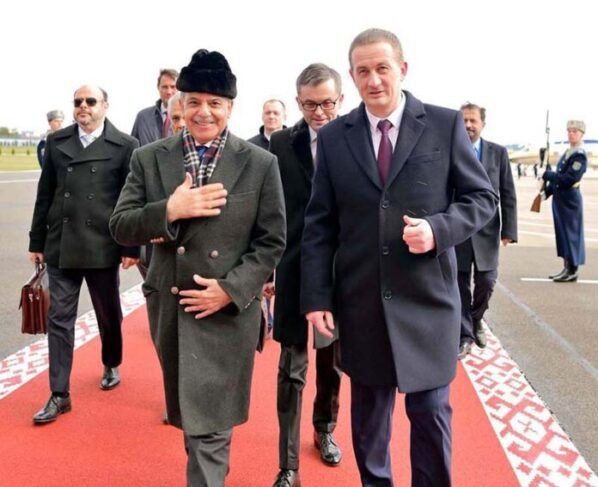 白俄罗斯总统设宴欢迎巴基斯坦领导人